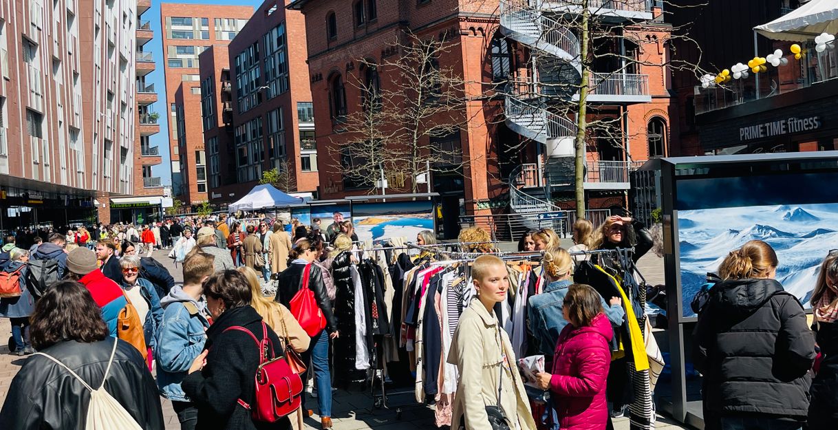 Der schönste Flohmarkt in Hamburg ist in der HafenCity unser Langschläfer Flohmarkt an vier letzten Samstagen im Jahr 2026 April, Mai, Juni und September