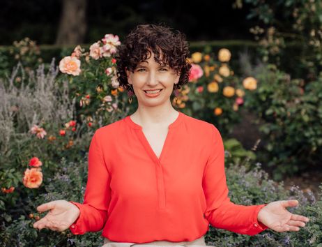 Jikiden Reiki Shihan Kaku (Assistenzlehrerin) Carina Schmitz im Hamburger Stadtpark