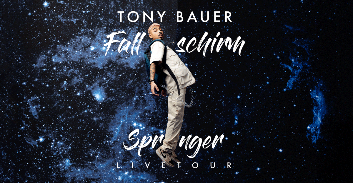 Ein Mann in einem Raumanzug schwebt vor einem Sternenhintergrund. Der Text "Tony Bauer Fallschirmspringer Live Tour" ist über das Bild gelegt.