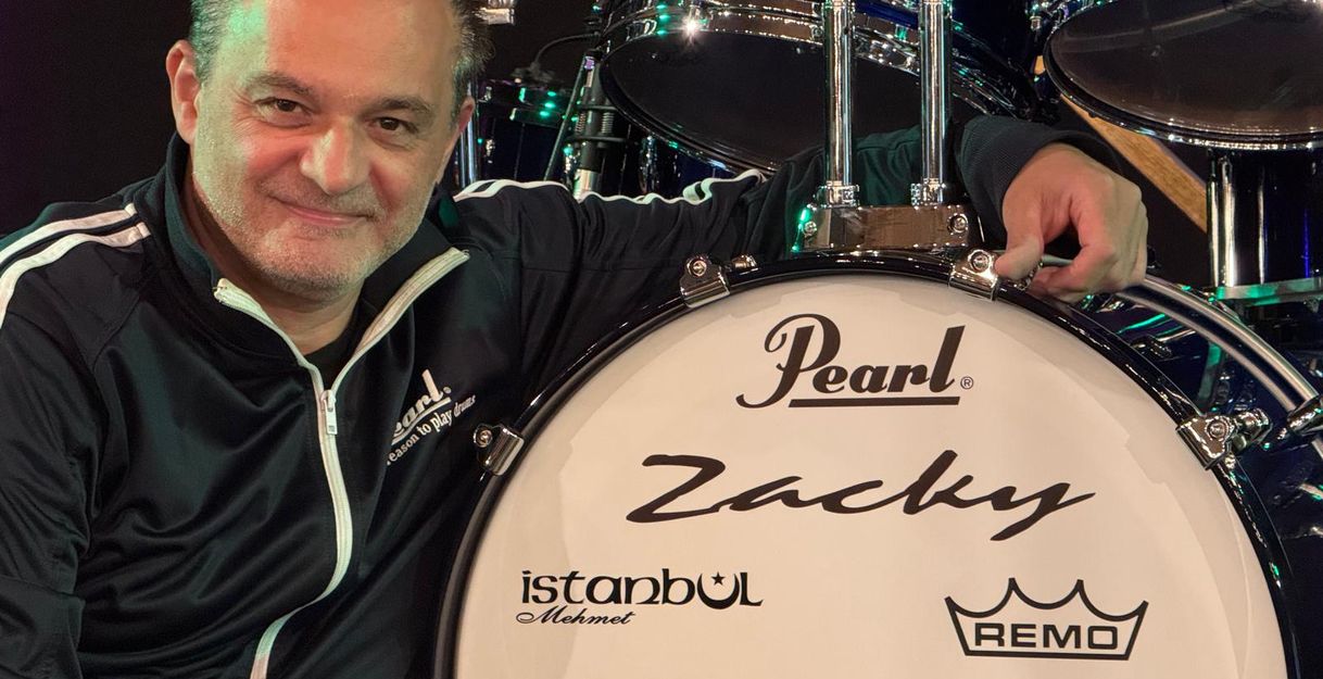 Zacky vor seinem Drumset