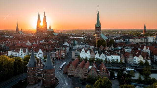 7Türme+ Benefiz-Kirchenführung, Treffpunkt am Holstentor - Ziel: St. Aegidien