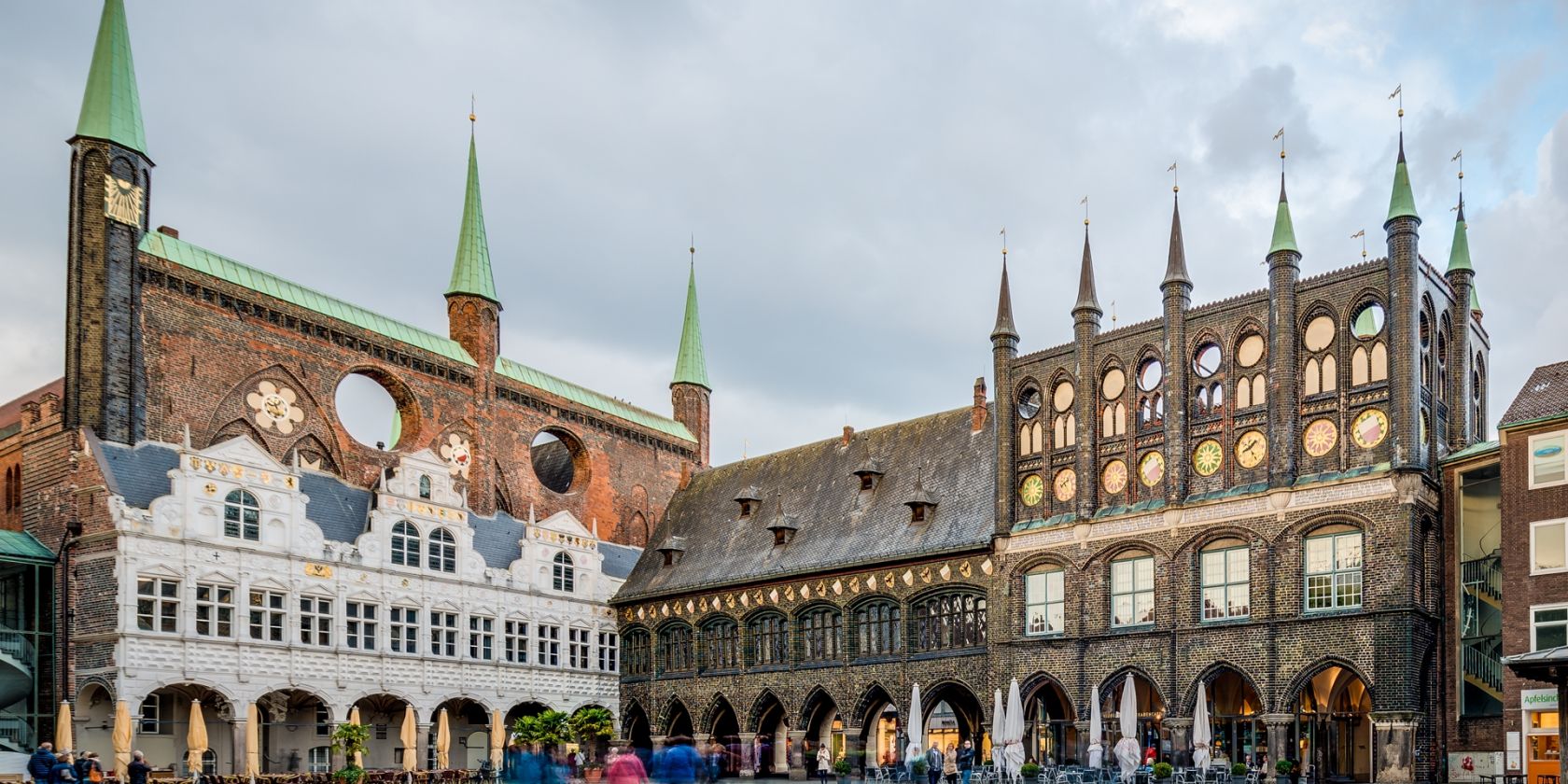 Ins Zentrum der Macht: Kombi-Tour Altstadt und Rathaus