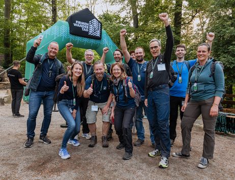 Ein Team im Ziel vom FirmenWanderTag