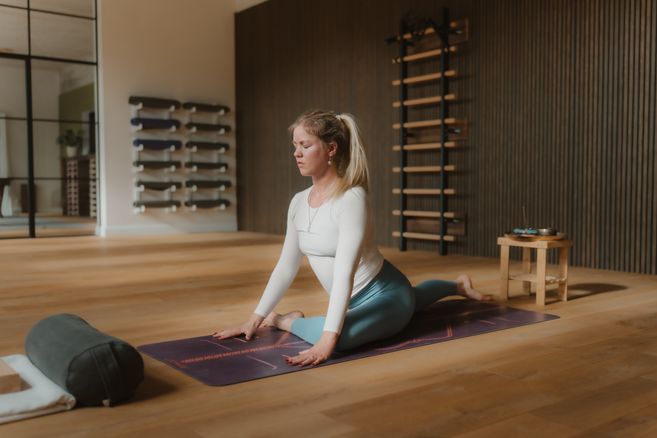 Yoga Eka Pada Kapotasana