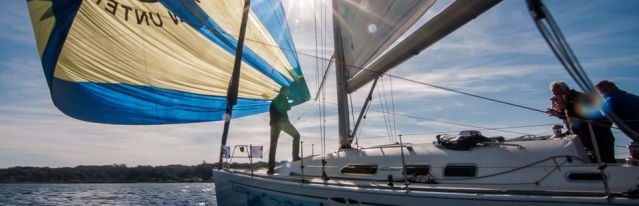 2016_segeln, © https://www.shutterstock.com/de/discover/unlimited?pl=PPC_GOO_DE_BD-746324214234&cr=ec&kw=shutterstock&ds_eid=700000001508222&utm_source=GOOGLE&utm_campaign=CO%3DDE_LG%3DDE_BU%3DIMG_AD%3DBRAND_TS%3Dlggeneric_RG%3DEUAF_AB%3DACQ_CH%3DSEM_OG%3DCONV_PB%3DGoogle&ds_cid=71700000017581769&ds_ag=FF%3DBrand-Shutterstock_Exact_AU%3DProspecting&ds_agid=58700002001420891&utm_medium=cpc&gclsrc=aw.ds&gad_source=1&gad_campaignid=702609552&gclid=EAIaIQobChMIuYSZvp6OjQMVgJKDBx3urCK7EAAYASAAEgKZzvD_BwE