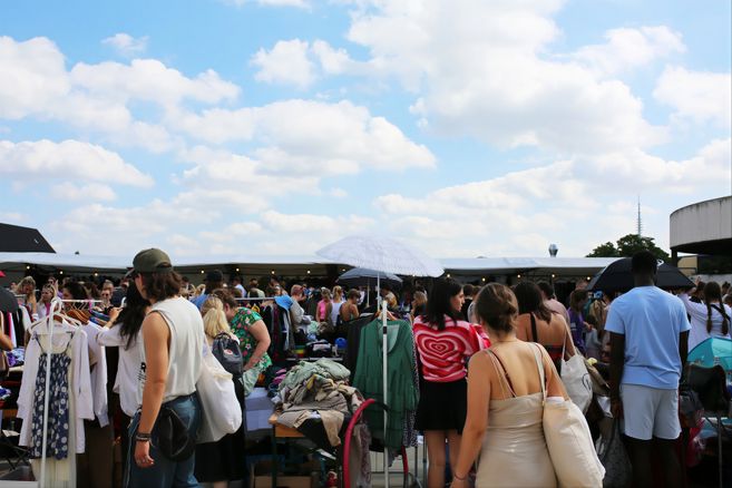 Rooftop Flohmarkt auf dem obersten Parkdeck von Galeria Eimsbüttel