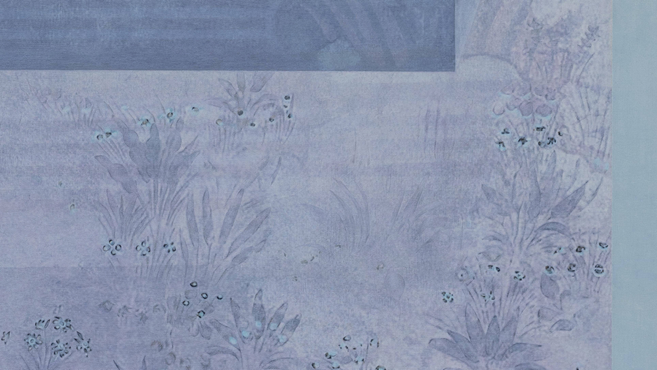 Pastellfarbene, abstrakte Pflanzenzeichnung mit feinen Blüten und Blättern in Blau- und Lilatönen.