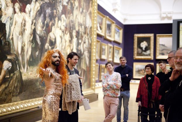 Dragführung in der Hamburger Kunsthalle mit Lady Sasha, 2024, © Hamburger Kunsthalle, Foto: Vera Drebusch