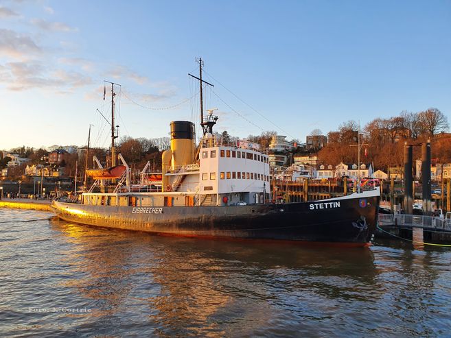 Dampfeisbrecher STETTIN in der Abendsonne