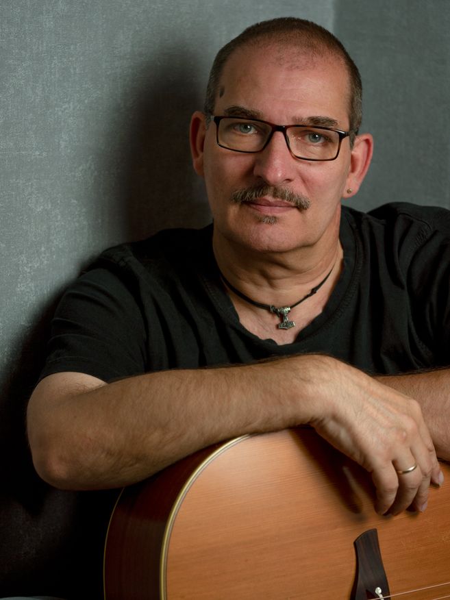 Thorsten Lange mit Gitarre