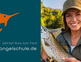 dieangelschule.de Logo und Frau mit gefangenem Fisch in den Händen, "Geh´auf Kurs zum Fisch"