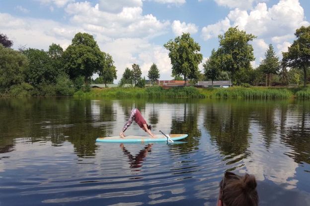 SUP Yoga, © KarmaCouch