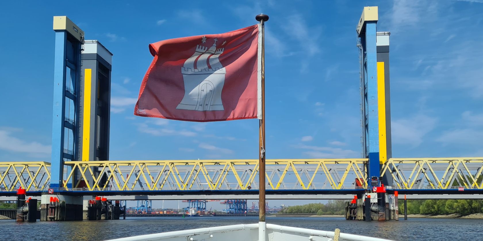 Unterquerung aller Elbbrücken im Stadtgebiet, hier: Kattwykbrücken, © Maike Brunk