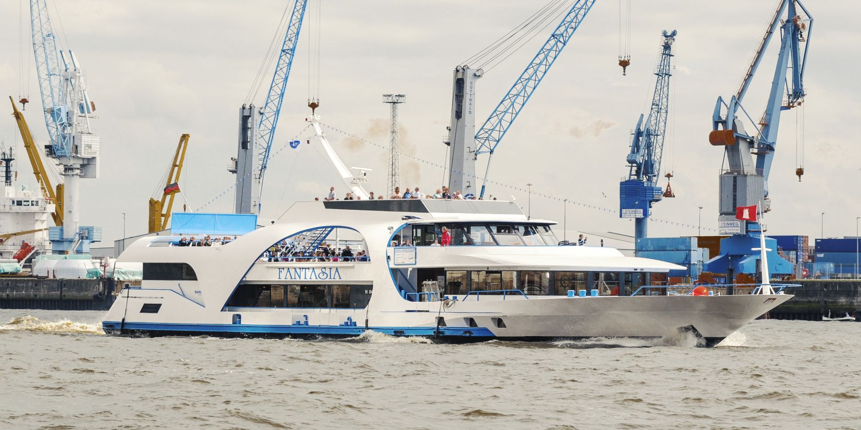 Fahrgastschiff MS FANTASIA, © RAINER ABICHT Elbreederei GmbH & Co. KG