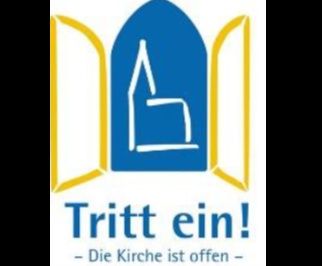 Logo der Initiative 'Offene Kirche' mit einem stilisierten Kirchenfenster und dem Text 'Tritt ein! Die Kirche ist offen'.