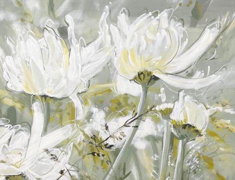 Gemälde von weißen Blumen mit gelben Akzenten auf grauem Hintergrund.