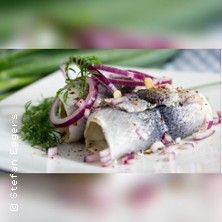 Hafenrundfahrt Matjes & Roastbeef, © links im Bild