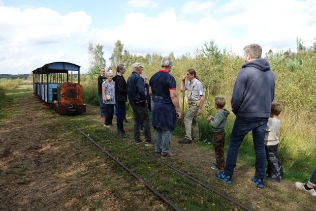 Ein kurzer Zwischenhalt mit der Torfbahn, © Franzi Zelck