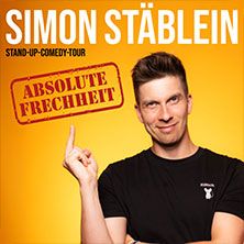 Plakat der Stand-up-Comedy-Tour von Simon Stäblein mit dem Titel 'Absolute Frechheit'.