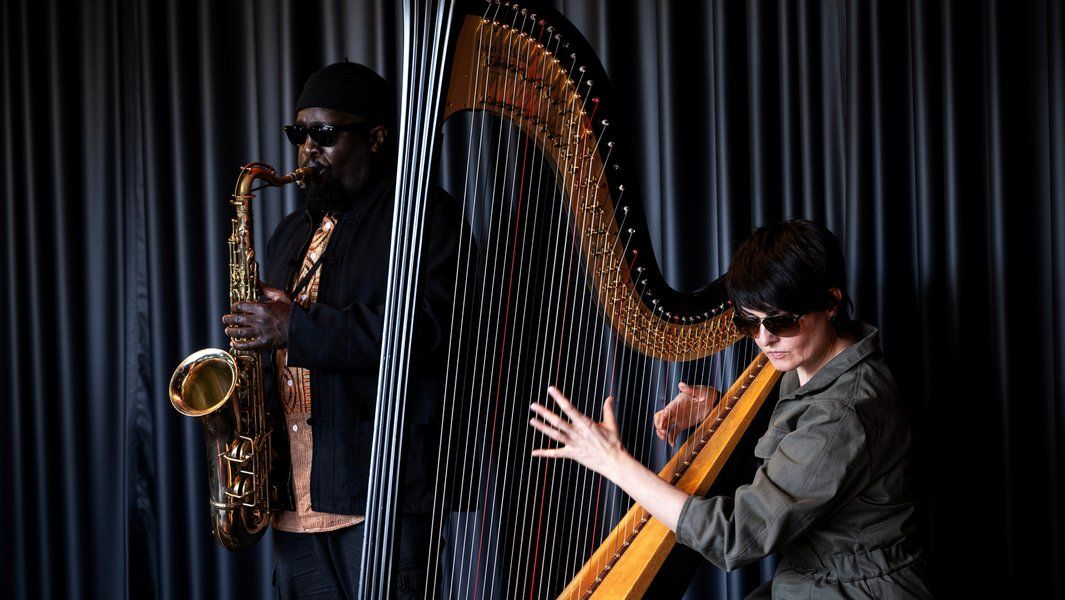 Alina Bzhezhinska & Tony Kofi / Moisés P. Sánchez