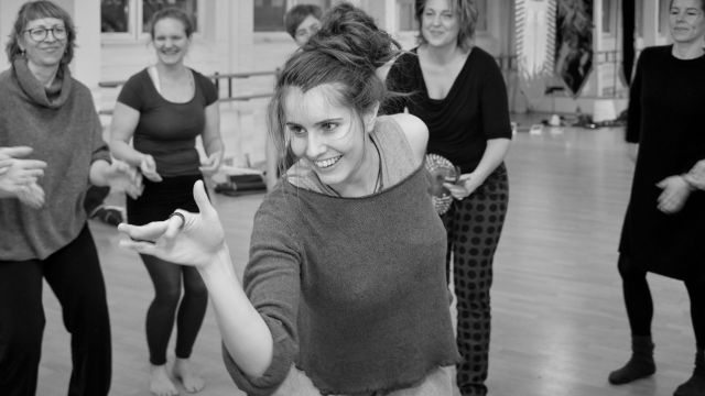Tanzworkshop_Schwarzweiß_Gruppe (1), © Stephanie Bangoura