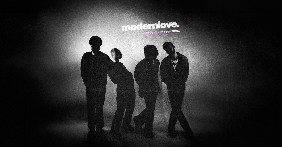 Schwarz-weiß Bild von vier Personen in Silhouette mit dem Text 'modernlove. debut album tour 2026'.