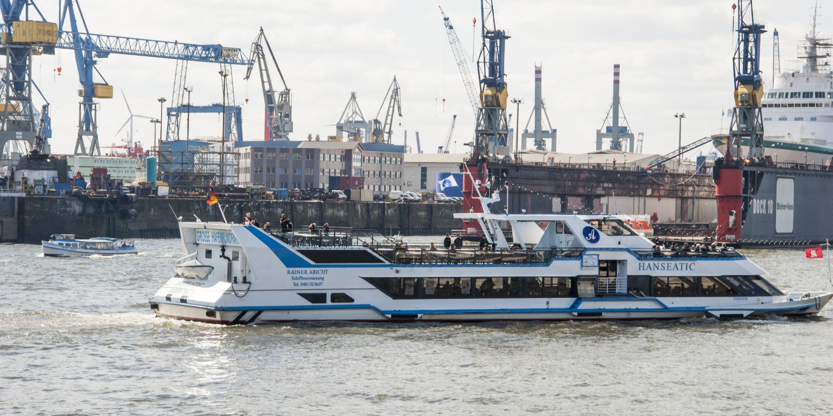 Fahrgastschiff MS HANSEATIC, © RAINER ABICHT Elbreederei GmbH & Co. KG