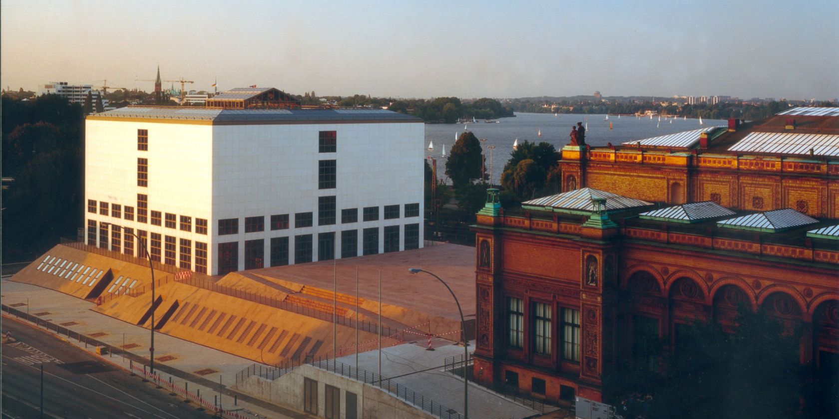Blick auf Galerie der Gegenwart und Gründungsbau, © Hamburger Kunsthalle, Photo: Wolfgang Neeb