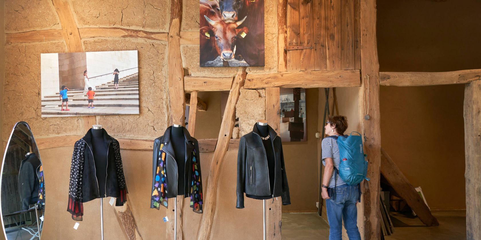 Fotografie und Leder in der Alten Scheune Satemin, © Andreas Schoelzel