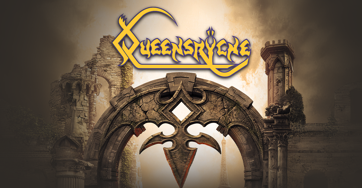 Logo von Queensrÿche vor einer Kulisse aus Ruinen und alten Gebäuden.