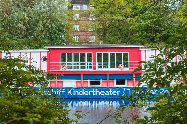 Schiff auf dem Wasser