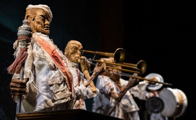 Faustus in Africa!, © © Fiona MacPherson