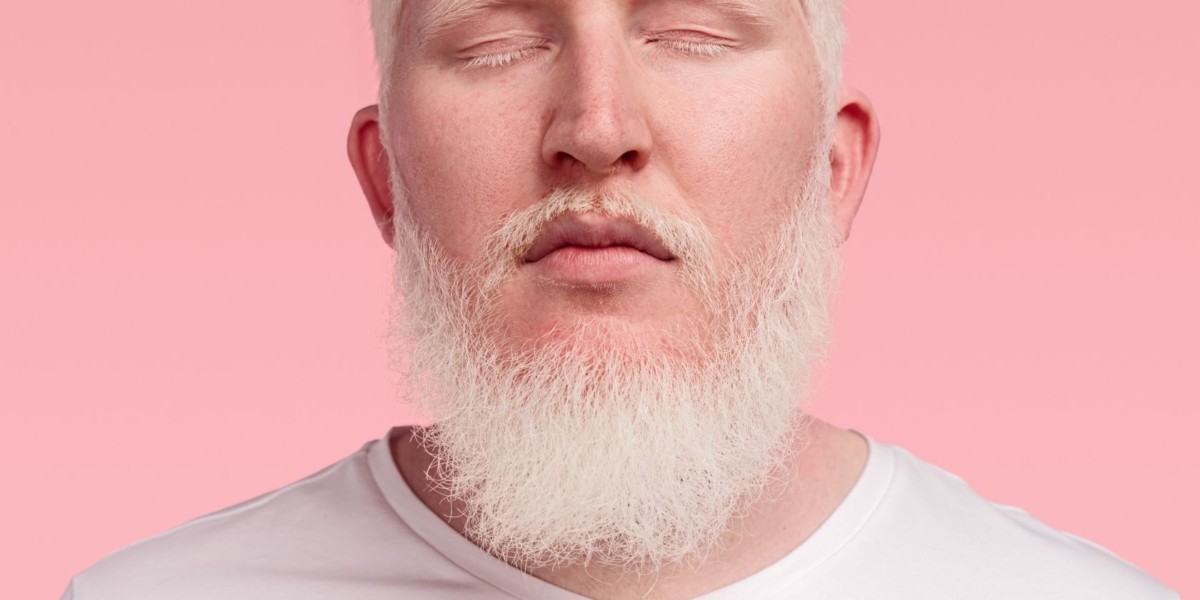 Mann in Meditation, © stock.adobe.com