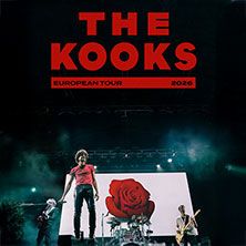 Plakat der Band The Kooks mit Bühne und roter Rose im Hintergrund.