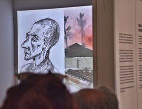 Blick auf eine Box in die Zeichnungen projeziert werden
