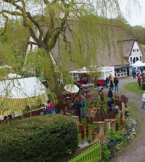 Markstände und Zelte auf dem Taubenhof