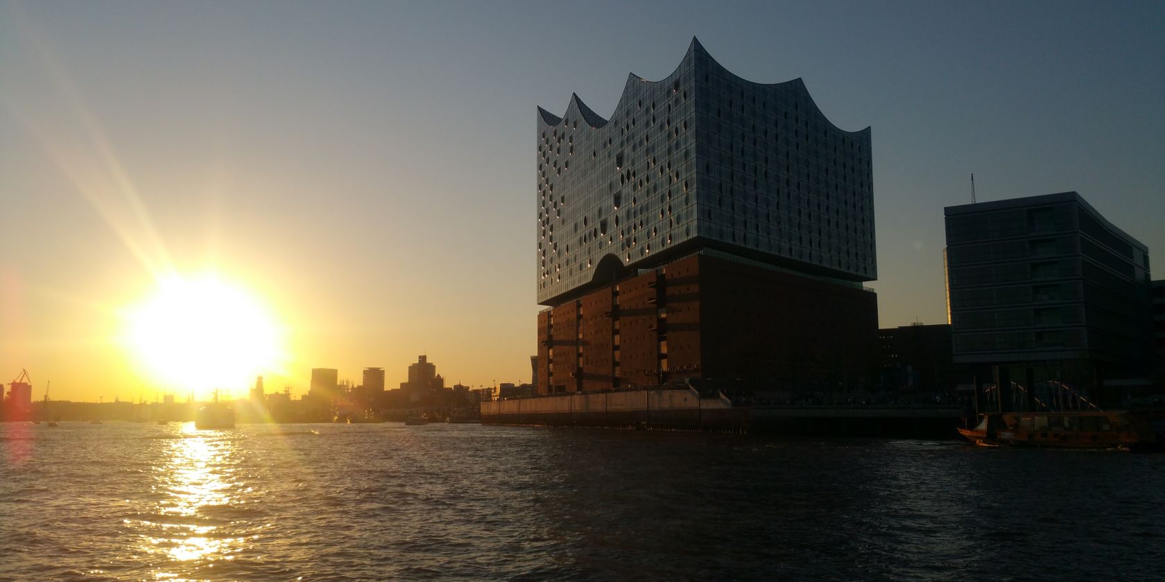 Hafen Hamburg Abendstimmung Sonnenuntergang DÄmmerung (2), © Bergedorfer Schifffahrtslinie Buhr GmbH