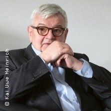 Joschka Fischer - Die Kriege der Gegenwart & der Beginn einer neuen Weltordnung, © links im Bild