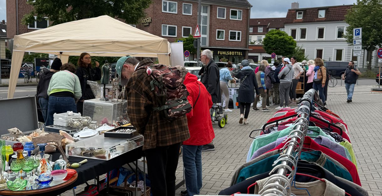 Langschläfer Flohmarkt auf dem Marktplatz am Ratsmühlendamm jeden ersten Samstag im Monat von April bis Oktober 2026