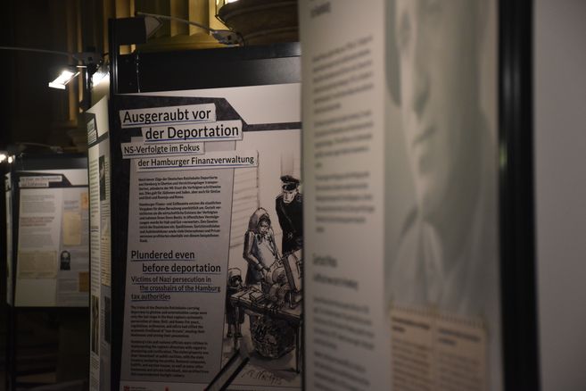 Ein Plakat der Ausstellung mit einer Schwarz-Weiß-Zeichnung