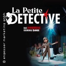 Plakat für das immersive Krimidinner 'La Petite Détective' mit einer animierten Detektivfigur auf einem Tisch.