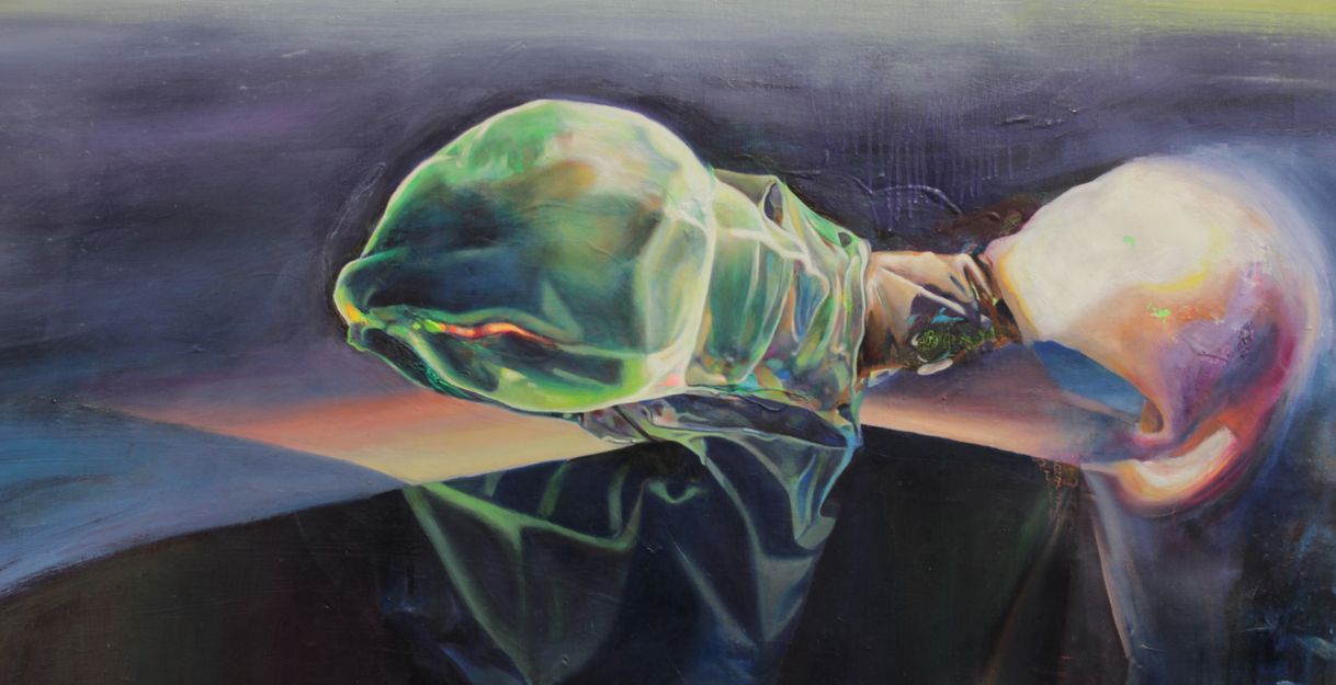 Gemälde in dunklem Lila, in dem eine abstrakte Form auf einer Oberfläche liegt